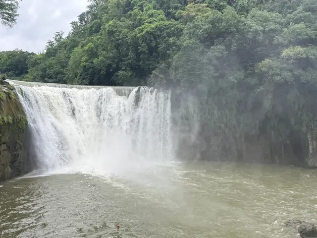 水雾中的十分瀑布