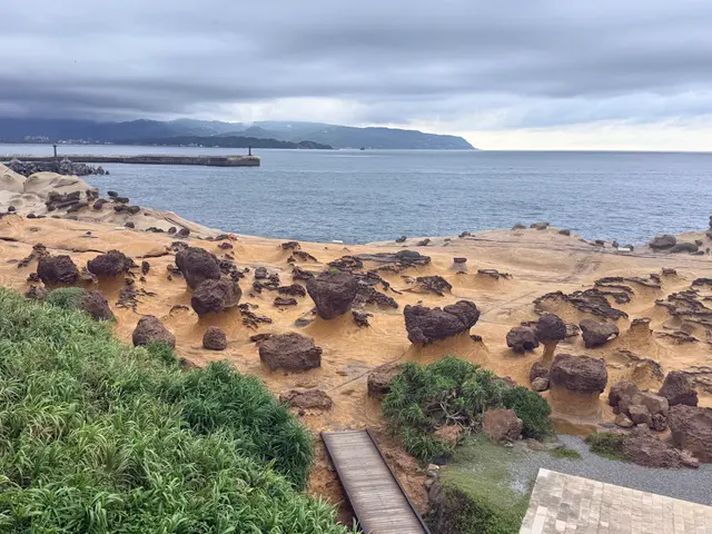 阴天下的野柳海岸