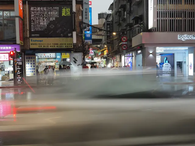 雨幕中的光华街口